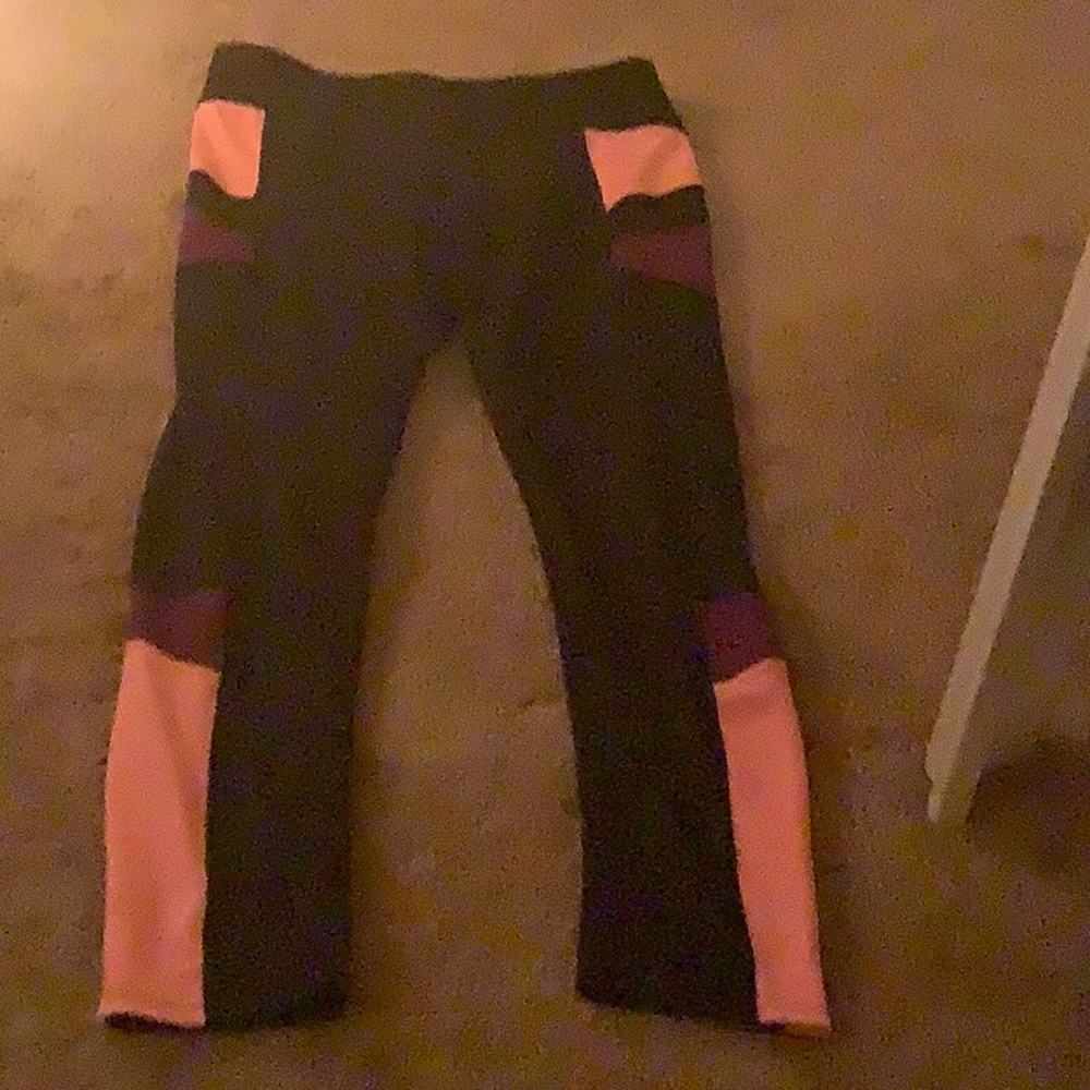 Juniors SO perfect legging with pink/purple sides